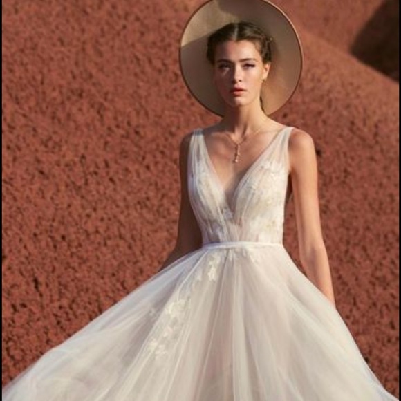 Willowby by Watters Lainie Wedding Dress - Picture 6 of 9